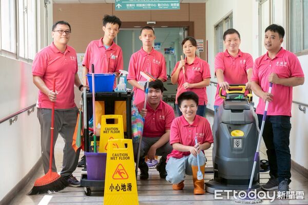 ▲▼ 灣榮「幸福源庇護工場」勞動部評鑑績優心復原者用雙手「擦」亮幸福 。(圖/臺中榮總灣橋分院提供)