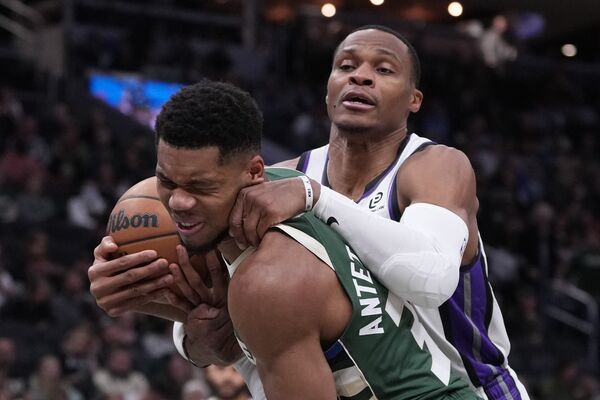 ▲公鹿安戴托昆波、國王拉文。(圖/達志影像/美聯社)