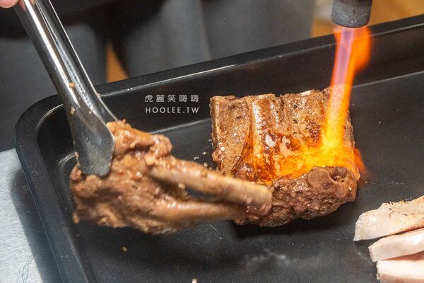 ▲▼「梓村麵屋」高雄濃厚系雞白湯拉麵!肉控必點肋排叉燒特盛辣味噌,還有柑橘醬油拉麵與叉燒飯。(圖/部落客虎麗提供)