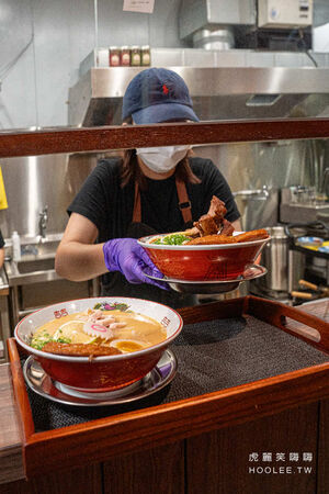 ▲▼「梓村麵屋」高雄濃厚系雞白湯拉麵!肉控必點肋排叉燒特盛辣味噌,還有柑橘醬油拉麵與叉燒飯。(圖/部落客虎麗提供)