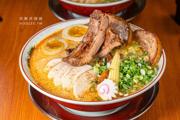 ▲▼「梓村麵屋」高雄濃厚系雞白湯拉麵!肉控必點肋排叉燒特盛辣味噌,還有柑橘醬油拉麵與叉燒飯。(圖/部落客虎麗提供)