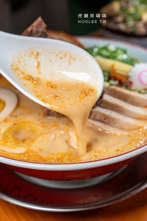 ▲▼「梓村麵屋」高雄濃厚系雞白湯拉麵!肉控必點肋排叉燒特盛辣味噌,還有柑橘醬油拉麵與叉燒飯。(圖/部落客虎麗提供)