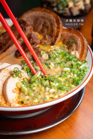 ▲▼「梓村麵屋」高雄濃厚系雞白湯拉麵!肉控必點肋排叉燒特盛辣味噌,還有柑橘醬油拉麵與叉燒飯。(圖/部落客虎麗提供)