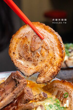 ▲▼「梓村麵屋」高雄濃厚系雞白湯拉麵!肉控必點肋排叉燒特盛辣味噌,還有柑橘醬油拉麵與叉燒飯。(圖/部落客虎麗提供)