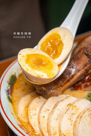 ▲▼「梓村麵屋」高雄濃厚系雞白湯拉麵!肉控必點肋排叉燒特盛辣味噌,還有柑橘醬油拉麵與叉燒飯。(圖/部落客虎麗提供)