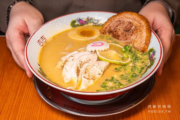 ▲▼「梓村麵屋」高雄濃厚系雞白湯拉麵!肉控必點肋排叉燒特盛辣味噌,還有柑橘醬油拉麵與叉燒飯。(圖/部落客虎麗提供)