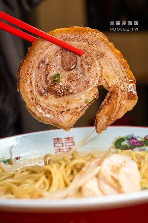 ▲▼「梓村麵屋」高雄濃厚系雞白湯拉麵!肉控必點肋排叉燒特盛辣味噌,還有柑橘醬油拉麵與叉燒飯。(圖/部落客虎麗提供)