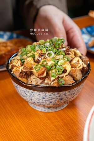 ▲▼「梓村麵屋」高雄濃厚系雞白湯拉麵!肉控必點肋排叉燒特盛辣味噌,還有柑橘醬油拉麵與叉燒飯。(圖/部落客虎麗提供)