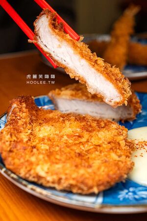 ▲▼「梓村麵屋」高雄濃厚系雞白湯拉麵!肉控必點肋排叉燒特盛辣味噌,還有柑橘醬油拉麵與叉燒飯。(圖/部落客虎麗提供)