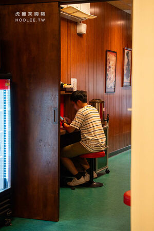 ▲▼「梓村麵屋」高雄濃厚系雞白湯拉麵!肉控必點肋排叉燒特盛辣味噌,還有柑橘醬油拉麵與叉燒飯。(圖/部落客虎麗提供)