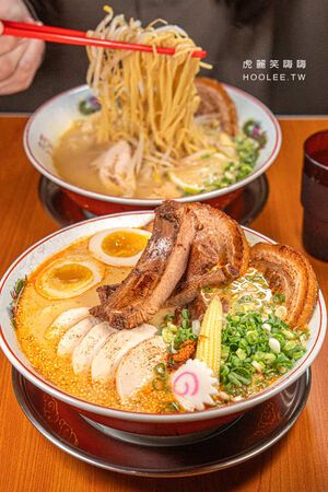 ▲▼「梓村麵屋」高雄濃厚系雞白湯拉麵!肉控必點肋排叉燒特盛辣味噌,還有柑橘醬油拉麵與叉燒飯。(圖/部落客虎麗提供)