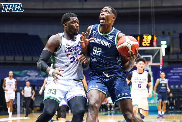 ▲雲豹高錦瑋、米勒、迪亞洛,海神費雪、凱帝、胡瓏貿。(圖/TPBL職籃提供)