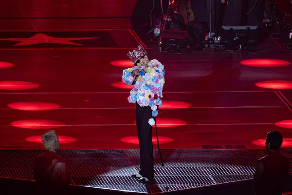 ▲▼▲▼直擊/小S也來看GD!李洙赫續兩天入場大巨蛋 一現身3樓暴動狂拍 。(圖/讀者提供)