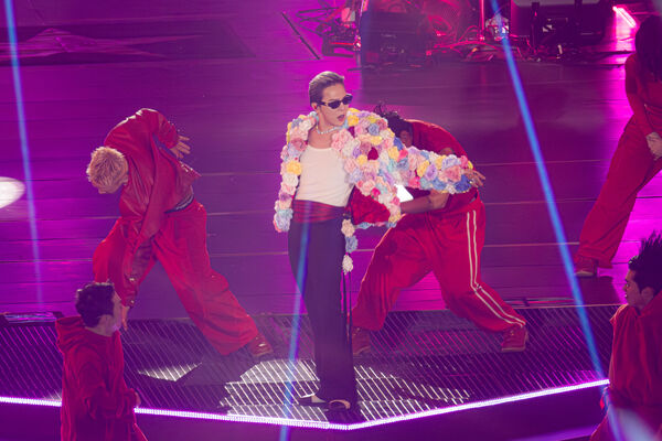 ▲▼▲▼直擊/小S也來看GD!李洙赫續兩天入場大巨蛋 一現身3樓暴動狂拍 。(圖/讀者提供)