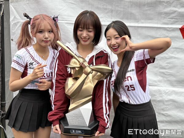 ▲樂天桃猿三本柱河智媛、禹洙漢與廉世彬。(圖/記者胡冠辰攝)