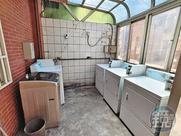 樂天二軍宿舍的洗衣間十分簡陋,完全沒有職業球團的規格。(投訴人提供)