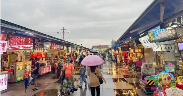 國人瘋出國,加上花蓮近年天災不斷,影響民眾前往遊玩意願,使得住宿率、觀光收入減少。圖為花蓮東大門。(圖/報系資料庫)