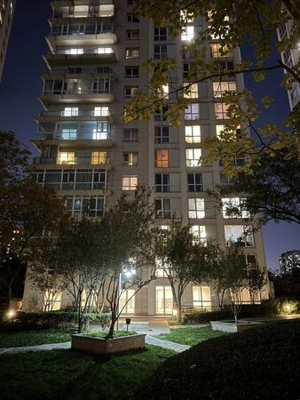 ▲▼葛斯齊親赴于朦朧墜亡現場。(圖/翻攝自臉書)