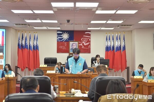 ▲▼花蓮市長魏嘉彥率領市政團隊向代表會報告施政成果。(圖/花蓮市公所提供,下同)