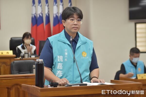 ▲▼花蓮市長魏嘉彥率領市政團隊向代表會報告施政成果。(圖/花蓮市公所提供,下同)