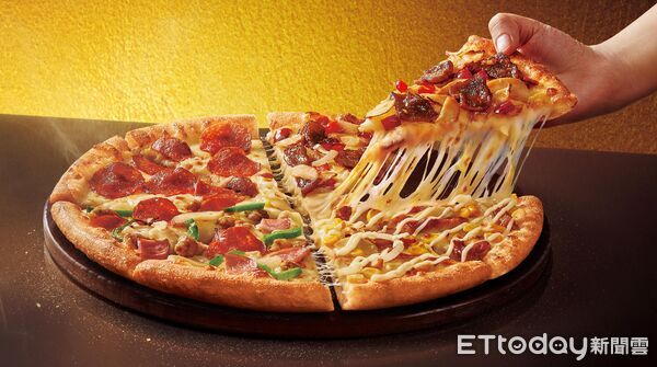 ▲▼達美樂「四喜系列」推出「海龍王四喜大披薩」、「肉魔王四喜大披薩」。(圖/業者提供)