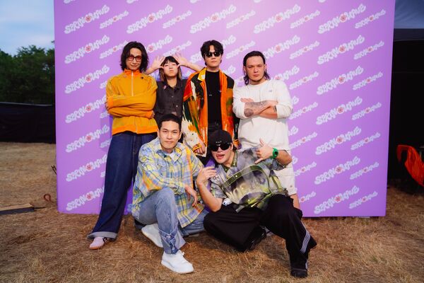 ▲▼ 宇宙人在春浪音樂節後台巧遇好友怕胖團。(圖/相信音樂提供)