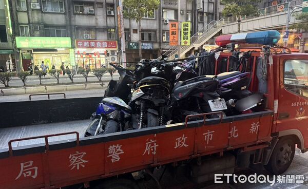 ▲▼新北市飆仔聚眾飆車,警方2波查緝行動逮捕11人,查扣10輛改裝車 。(圖/記者陳以昇翻攝)