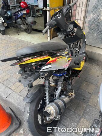 ▲▼新北市飆仔聚眾飆車,警方2波查緝行動逮捕11人,查扣10輛改裝車 。(圖/記者陳以昇翻攝)