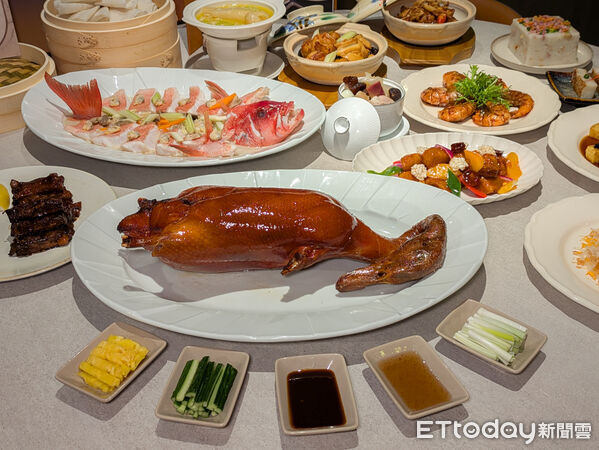 ▲ATT集團首度跨足餐飲,芯聚苑主打烤鴨「11/7試營運」。(圖/記者黃士原攝)