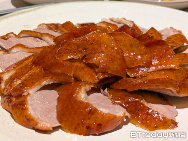 ▲ATT集團首度跨足餐飲,芯聚苑主打烤鴨「11/7試營運」。(圖/記者黃士原攝)