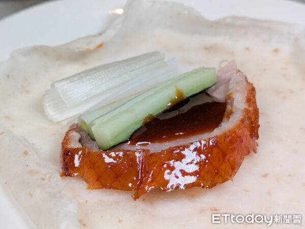 ▲ATT集團首度跨足餐飲,芯聚苑主打烤鴨「11/7試營運」。(圖/記者黃士原攝)