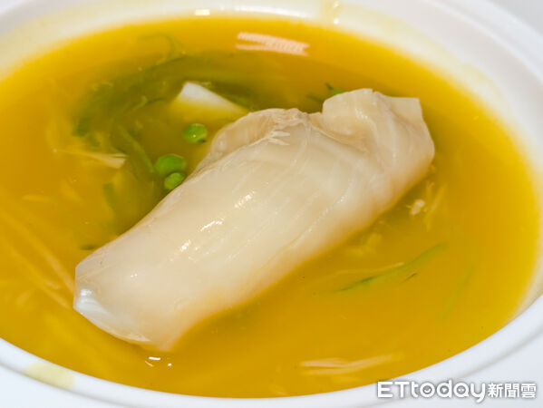 ▲ATT集團首度跨足餐飲,芯聚苑主打烤鴨「11/7試營運」。(圖/記者黃士原攝)