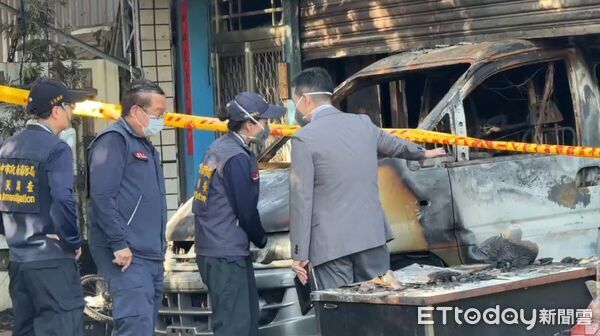 ▲檢察官前往烏日火場現場勘驗。(圖/記者游瓊華翻攝)