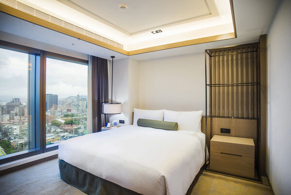 ▲「全民普發現金一萬元」將自明(5日)起開放官網線上登記,北市各大飯店齊聚推出「全民普發住房專案」。(圖/觀傳局提供)