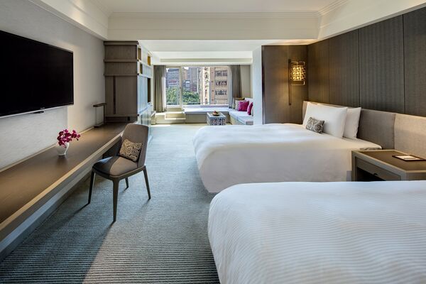 ▲「全民普發現金一萬元」將自明(5日)起開放官網線上登記,北市各大飯店齊聚推出「全民普發住房專案」。(圖/觀傳局提供)