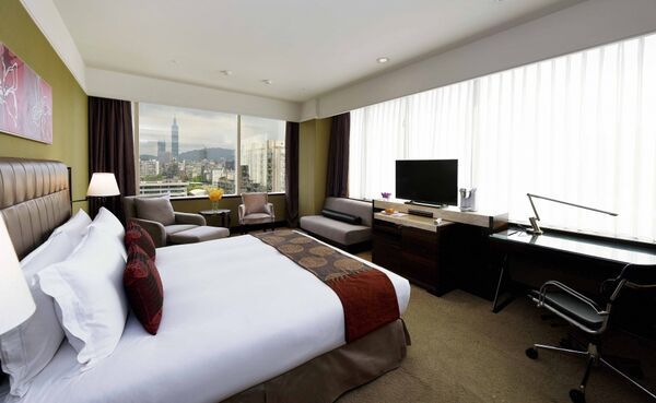 ▲「全民普發現金一萬元」將自明(5日)起開放官網線上登記,北市各大飯店齊聚推出「全民普發住房專案」。(圖/觀傳局提供)