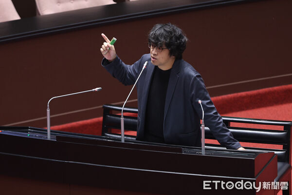 ▲立委沈伯洋質詢。(圖/記者林敬旻攝)