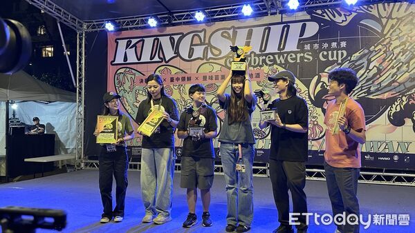 ▲崑大餐飲系新生羅郁媄在全國手沖咖啡賽中奪冠,為校爭光。(記者林東良翻攝,下同)