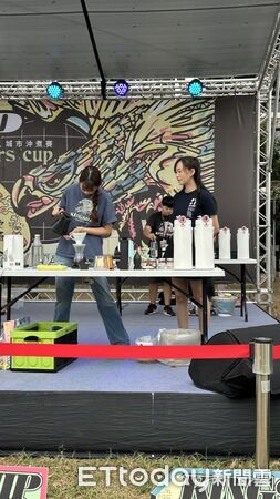 ▲崑大餐飲系新生羅郁媄在全國手沖咖啡賽中奪冠,為校爭光。(記者林東良翻攝,下同)