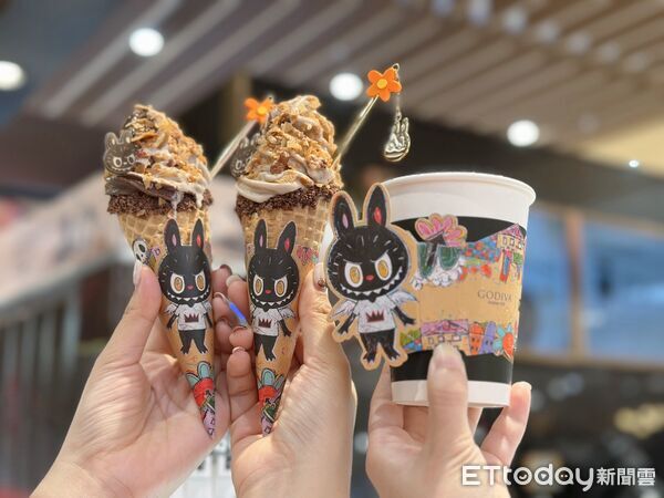 ▲▼GODIVA推出LABUBU聯名霜淇淋、飲品系列。(圖/記者蕭筠攝)