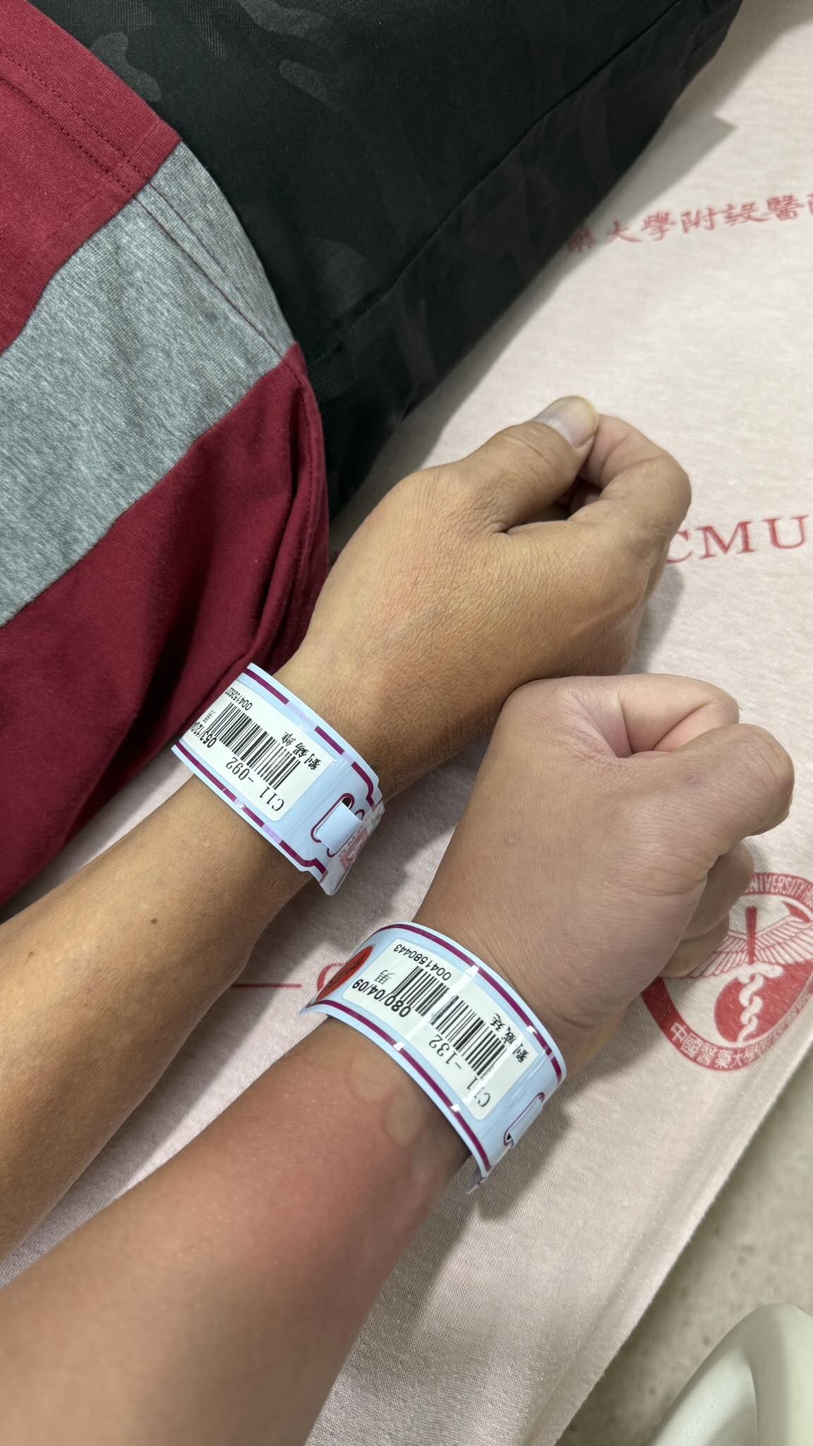 ▲▼《大學生》海產捐肝救父!曬病床照揭手術狀況。(圖/翻攝自Facebook/海產)