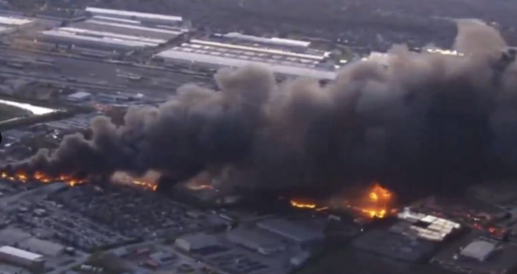 ▲美國UPS貨機墜毀 。(圖/翻攝X,下同)