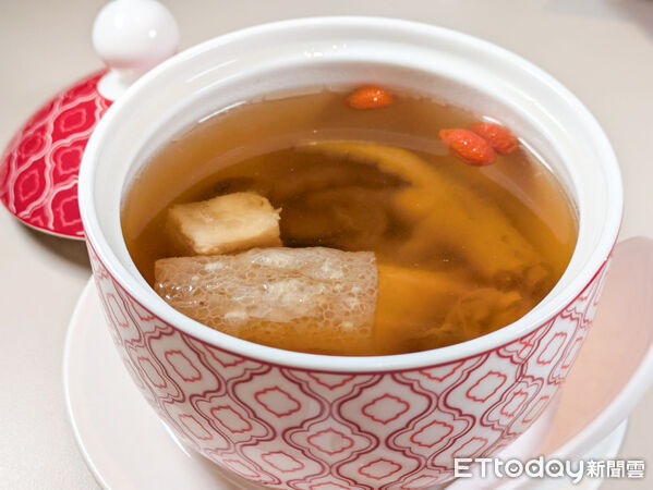 ▲▼米其林一星餐廳推新品牌「三點三」 道地港點168元起。(圖/記者黃士原攝)