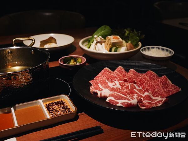 ▲教父牛排「WAGYU CLUB」進軍信義區 和牛壽喜燒菜單價格一次看。(圖/教父牛排提供)