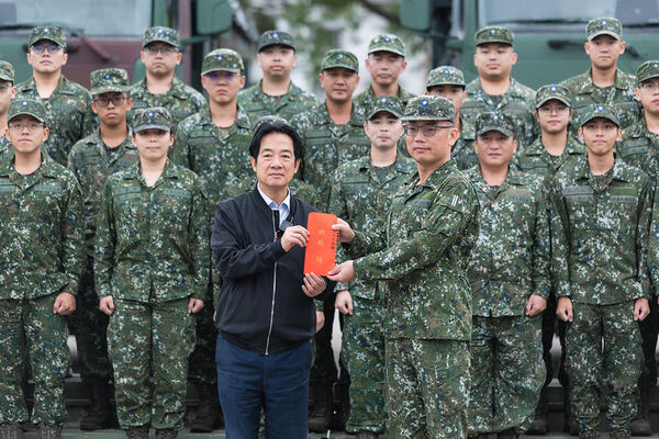 ▲▼總統賴清德4日前往桃園武漢、龍駒及龍蟠營區勗勉北部地區救災部隊。(圖/總統府提供)