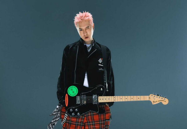 多人運動1/周湯豪深夜男女同樂被拍 公園綠地吞雲吐霧已違法