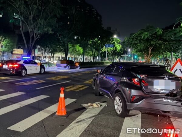 ▲高雄車禍,汽車變換車道撞特斯拉釀2傷。(圖/記者吳世龍翻攝)