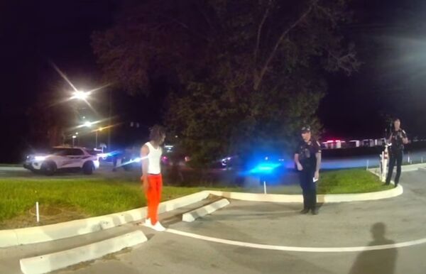 佛州18歲少年萬聖節扮「囚犯」,沒想到後來真的被警方逮捕,警方幽默發文:「他穿著『已關起來』的衣服,結果真的被關了!」(翻攝自instagram / portstluciepd)