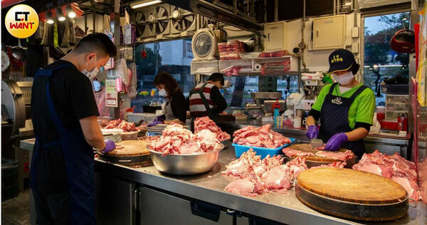 北市南門市場好吃的溫體豬肉在節慶時常大排長龍,如今全台禁宰令一下也難逃衝擊,全台溫體豬市能否恢復往日榮景?各界關注。圖非指涉特定店家。(圖/CTWANT攝影組)