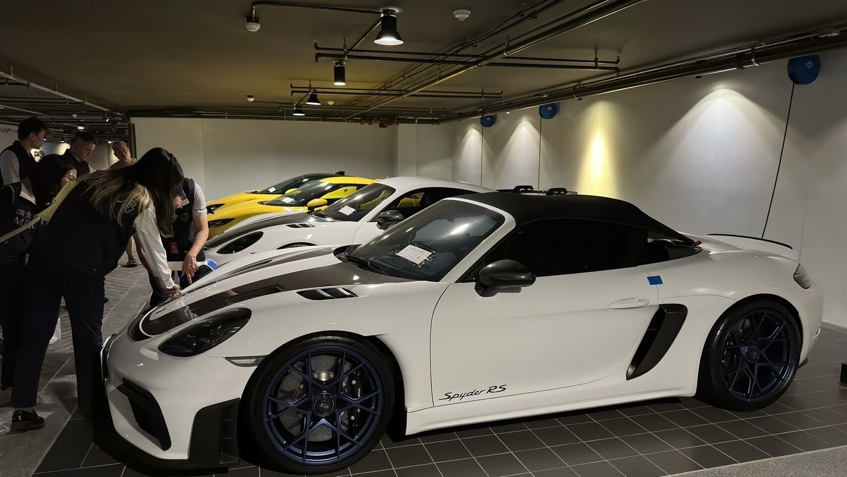 ▲太子集團「破5億超跑車庫」再曝光!頂級麥拉倫周杰倫&林志穎都擁有。(圖/調查局提供)